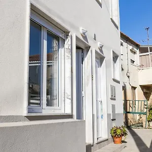 2 Bedroom House And Garden Lounge Apartment